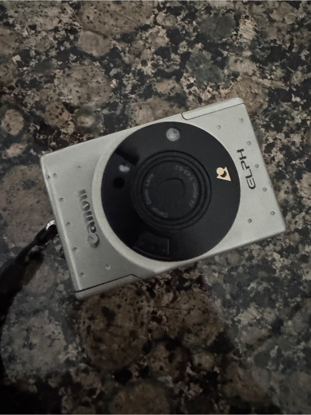 Canon ELPH Compact Camera in Silver with Black Lens